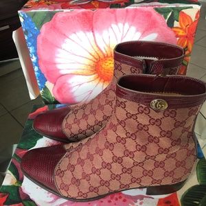 GUCCI PRINTED MEN BOOTS , USA 9 , ITALY (8) BURGUNDY COLOR